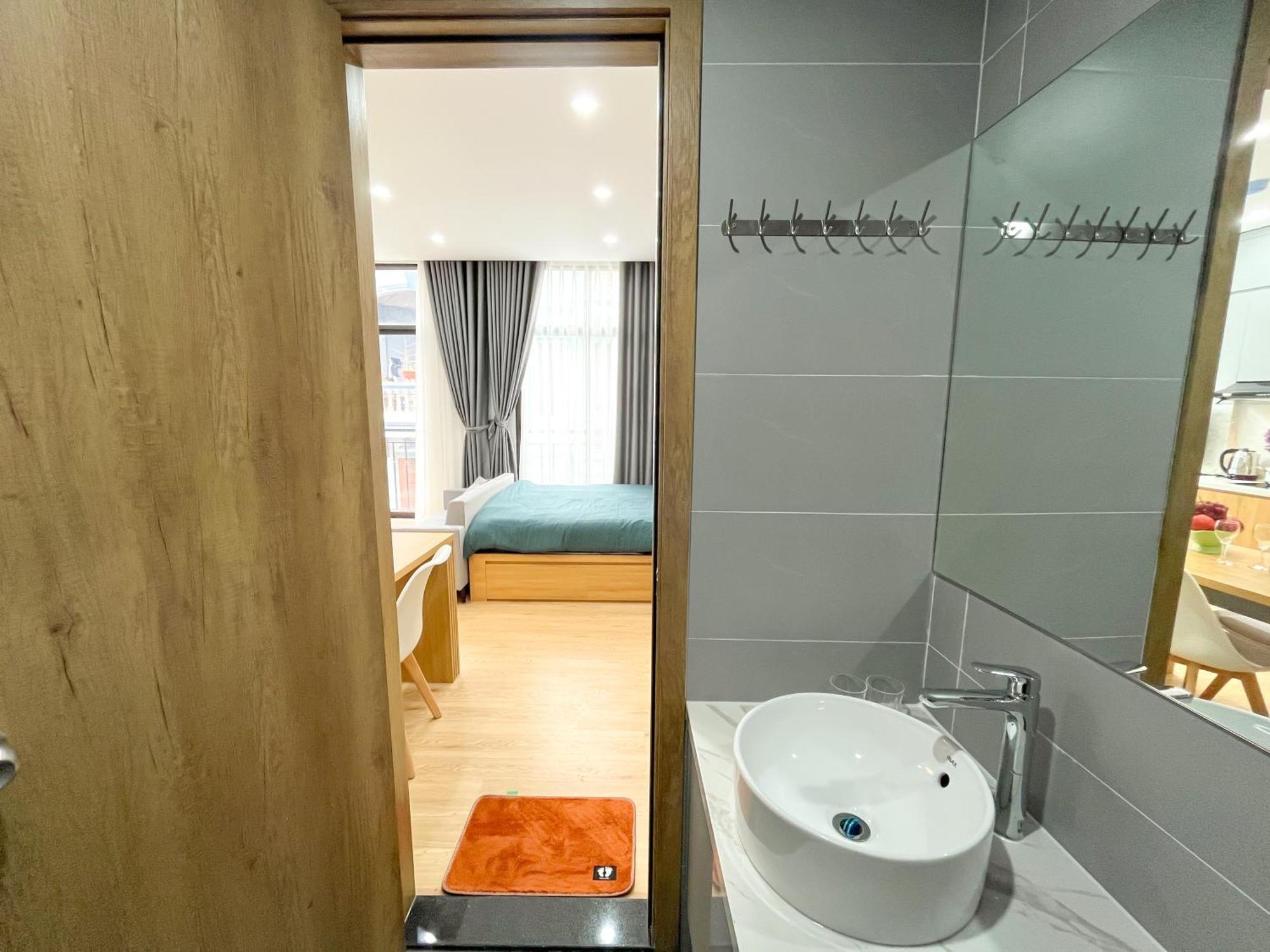 Amazing Housing Lac Long Quan Hanoi Exterior photo